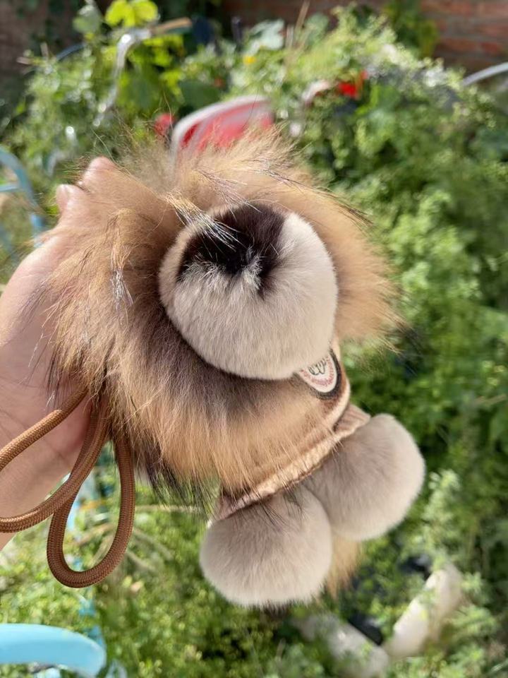 Majestic Fluffy Lion Pom-Pom Pulsh Charm– The King of Cuteness Roars!